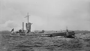 Black And White Submarine Photos Drucke: Submarine U-10 at full speed, between c1914 and c1915