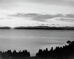 Sunrise Landscape Photography Drucke: Sunrise at Hotel Champlain, N.Y. c1904. Creator: Unknown