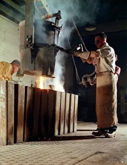 British Industrial Heritage Photos Drucke: Teeming iron into ingots, J Beardshaw & Sons, Sheffield, South Yorkshire, 1963