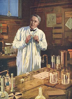 Drucke von Thomas Alva Edison war amerikanischer Erfinder im Labor von Menlo Park in New Jersey USA und arbeitete dort auf der Perfektionierung des Glühbirnenleuchens 1870er Jahre (1920er Jahre) New Jersey Drucke: Thomas Edison ist amerikanischer Erfinder im Labor seines Hauses in Menlo Park und New Jersey/USA Ende der 1870er Jahre