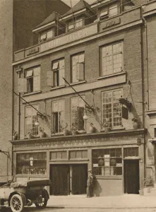 Tower Of London History Drucke: The Tiger Tavern on Tower Hill, c1935. Creator: Unknown