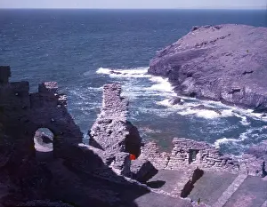 König Artus Drucke: Tintagel Castle, Cornwall, c1955. Ersteller: Arthur Charles Kirby Ware