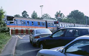 Road Transport Images Drucke: Traffic queue at level crossing in Brockenhurst, Hampshire