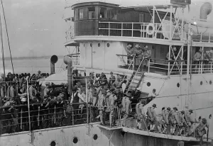 Early 20th Century Warfare Drucke: Troops arrive at Galveston, between c1910 and c1915. Creator: Bain News Service