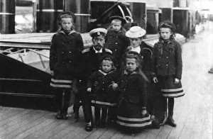 Zarin Nikolaus II und Zarin Alexandra von Russland mit ihren Kindern im Jahr 1907