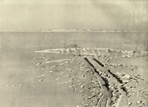 Ernest Shackleton Drucke: A Typical Crevasse on Level Surface, c1908, (1909)