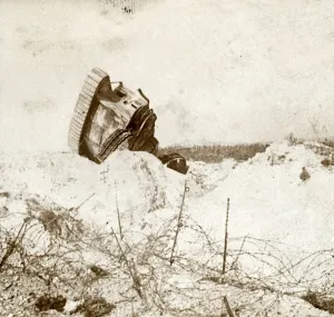 First World War Tanks Drucke: Underside of damaged tank, c1914-c1918