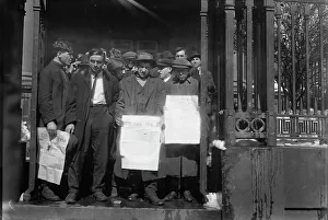 American Working Class History Drucke: Unemployed in St. Mark's N.Y. between c1910 and c1915. Creator: Bain News Service