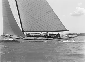 Unbekannter Seglerboot, das unter Vollwind segelt; Ersteller: Kirk & Söhne von Cowes