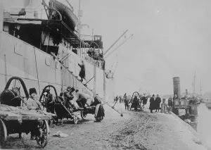 Entladung von SEATTLE, Arkonel, zwischen 1915 und 1920. Ersteller: Bain News Service