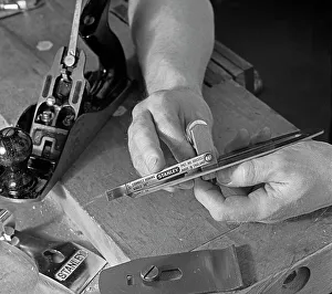 Michael Walters Photography UK Drucke: Using an adjustment gauge on a Stanley plane, 1968. Artist: Michael Walters