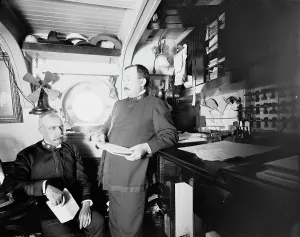 Die USS Newarke, Zahlmeister Wright und Klerk Gressitt zwischen 1891 und 1901. Schöpfer unbekannt