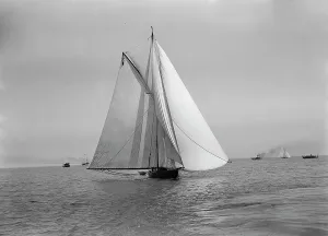 Black And White Nautical Images Drucke: Vanenna, between 1880 and 1930. Creator: Unknown