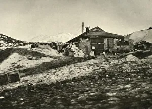 Ernest Shackleton Expedition Drucke: Another View of the Hut in Summer, c1908, (1909)