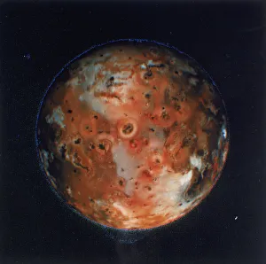 Solar System Exploration Drucke: Full view of Io, one of the moons of Jupiter, 1979