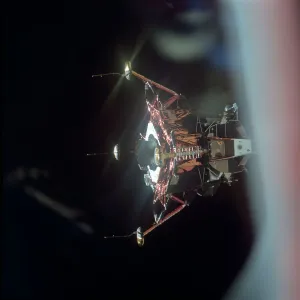 Blick auf den Mondmodul vom Befehlsmodule der Mission Apollo 11 am Juli 20. 1969