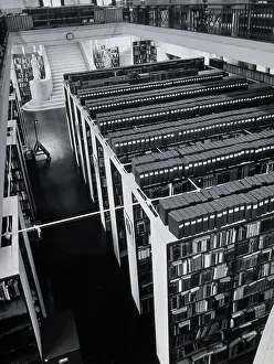 Das Wellcome Gebäude, Euston Road, London: der Saal der Statuen wie für die Bibliothek adaptiert, um 1960 Schöpfer: Unbekannt.