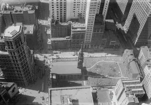 Black And White NYC Landmarks Drucke: From Woolworth Building, between c1915 and c1920. Creator: Bain News Service