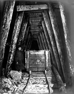 Black And White Railroad Images Drucke: Working in the Tunnell, 1900-1904. Creator: Unknown