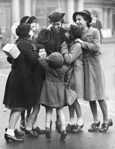 World War Two England Drucke: All together again