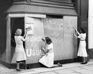 Home Front Britain Drucke: Open as usual