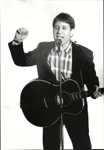 Drucke von Sänger Paul Simon auf der Bühne des San-Remo-Pop-Festivals im Jahr 1987 Ligurien Drucke: Paul Simon