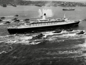Die Queen Elizabeth 2, eine Ozeanliner auf ihrer Jungfernfahrt