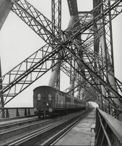 Überqueren des Firth-Rail-Bridges
