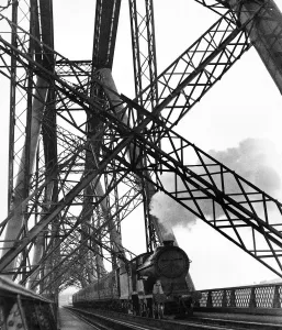 Dampf auf der Forth-Rail-Brücke