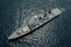 HMS Daring ist eine Fregatte der Royal Navy, die 1963 in Dienst gestellt wurde und für ihre Rolle im Kampf gegen den Terrorismus bekannt ist