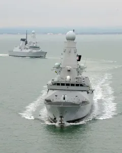 Bilder Datiert 2010: HMS Daring und Dauntless