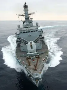 Die HMS Montrose, eine Typ-23 Fregatte, führte während der Mars strike 05 eine Reihe engen Wendungen durch