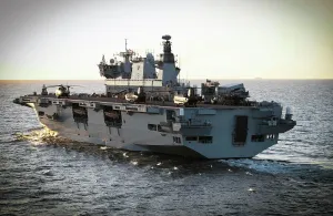 HMS Ocean auf See.
