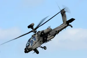 Bilder Datiert 9. Juni 2013: Heerfliegerkorps AH-64 Apanzugs-Hubschrauber
