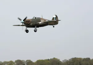 Königliche Luftwaffe Drucke: Eine Hurrikan Mk IIIC startet ihre Präsentationsroutine, die Teil des BBMF ist