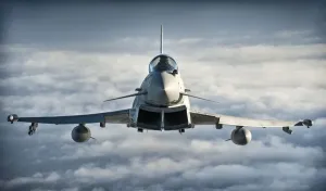 RAF Typhoon Flugzeuge Während des Übungsfluges Fähig Adler
