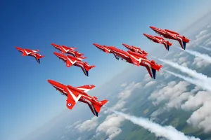 Rote Pfeile Drucke: Die Roten Arrows präsentieren sich über RAF Scampton.