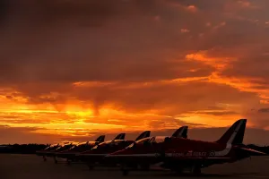 Roten Pfeil am Sonnenuntergang
