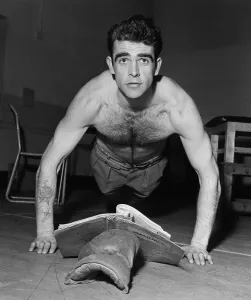 00029 Drucke: Sean Connery 1957 Ein relativ jungen aussengesehenen Sean Connery, gezeichnet im Jahr 1957