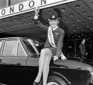 00031 Drucke: Heather Angus ist die Personlichkeit von BEA's Flight attendant an der Flughafen London Heathrow 21 Jahren alt