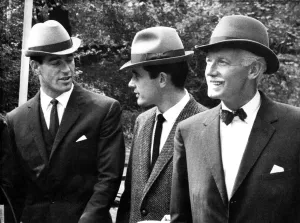 00031 Drucke: Mode der 60er Jahre Diese Hüte stammen aus einer neuen Sammlung namens Komet