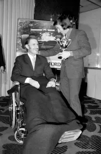 00031 Drucke: Jackie Stewart, Weltmeister im Jahr 1969 in der Formel-1-Rennsport bei dem Savoy-Hotel