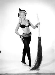 00061 Drucke: Modell Brenda Bartlet als Hexe gekleidet, Oktober 1959