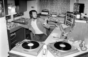 00072 Drucke: Kenny Everett im Home-Studio gesehen, Februar 1978