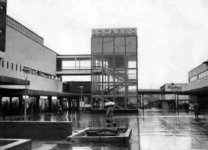 Drucke von Der Glas-Turm-Eingang zum Locarno-Ballhaus am Smithford-Way-Viertel in Coventry wurde im Jahr 1960 fertiggestellt; der Tag: Donnerstag, dem 29. Dezember 1960 0000bis0099 Drucke: Die Glas-Turm-Eingang zum Locarno-Ballraum am Smithford-Way-Viertel in Coventry