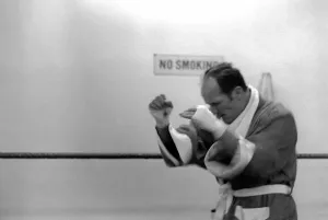 Henry Cooper begann heute mit dem Training auf den Titelverteidigung am 16. März gegen Joe Bugner