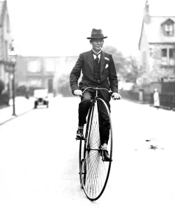 00078 Drucke: Ein sehr intelligentes Herrscherbild auf seinem Penny-Fahrrad