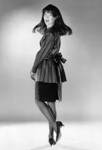Fashionable Women Of The 80s Drucke: Cathy McGowan. P035526