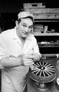 00091 Drucke: Der Pâtissier wird hier im Arbeitszimmer des Kuchens fotografiert, 1967 A1330-006