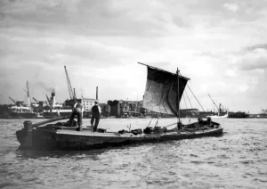 00092 Drucke: Ein Fähre segelt auf dem Themse am 28sten September 1936